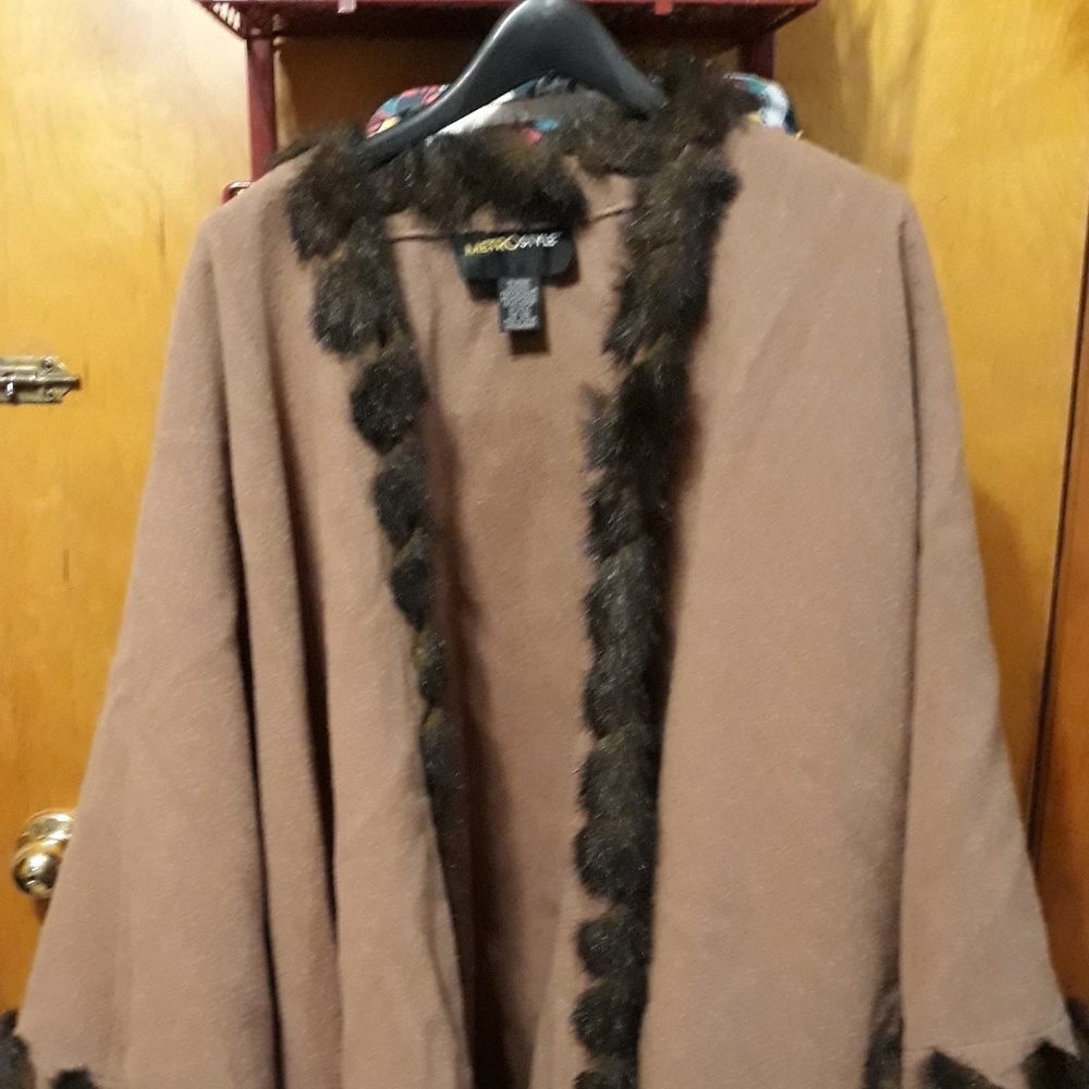 Women's Metro Style One Size Fits All Cape
